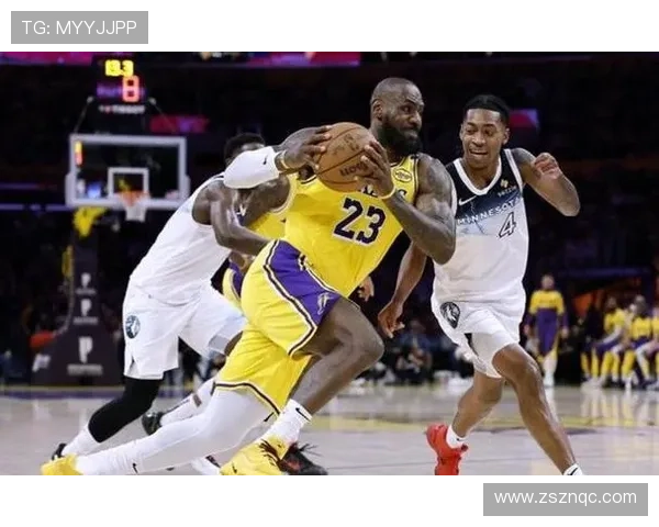 詹姆斯复出带领湖人迎战勇士 赛季迎来关键对决精彩瞬间回顾